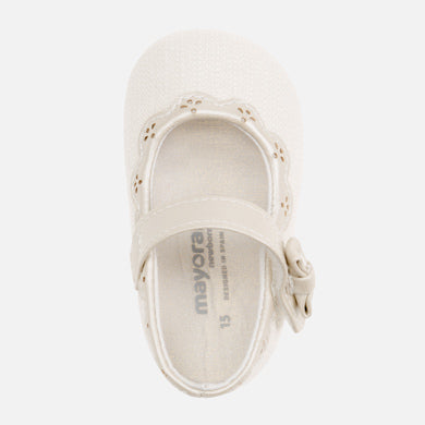Zapatillas color beige para bebé niña Mayoral – Boutique Marilu